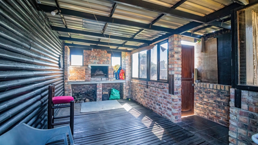 5 Bedroom Property for Sale in Lovemore Park Eastern Cape